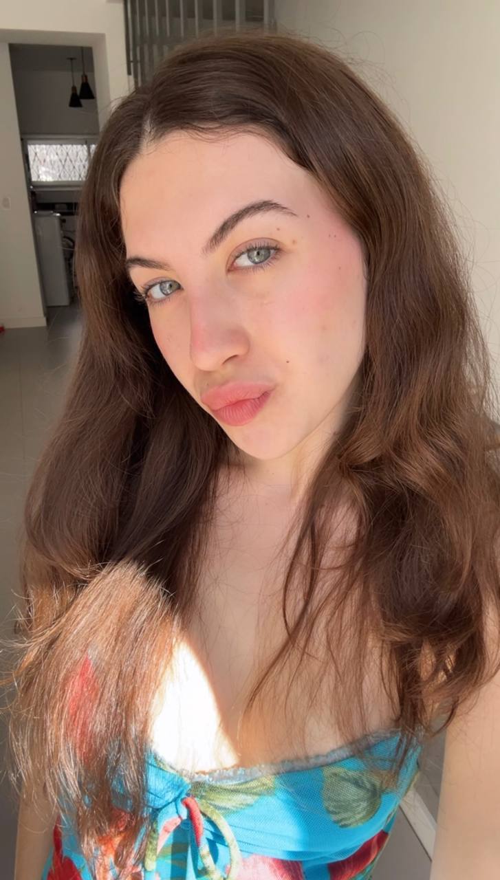 Nude girl Amber in Da Nang