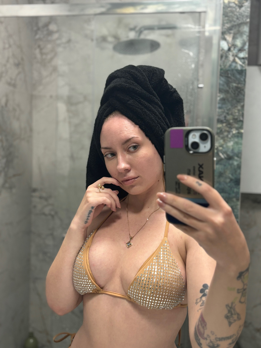 Nude girl KateV in Da Nang