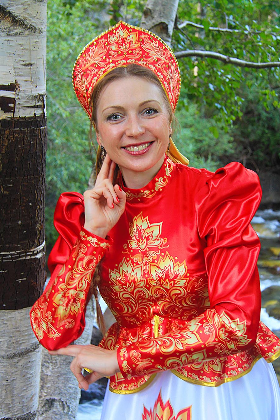 Women in Slavic costumes in Da Nang