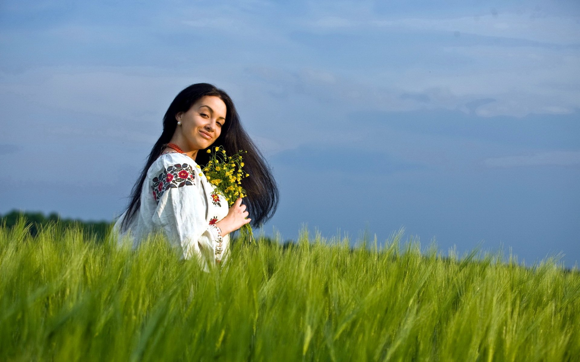 Girls in Slavic costumes in Da Nang